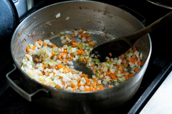 キャンプの“燃料の注ぎ問題”を解決！ダイソーのロートを実際に検証してみた！