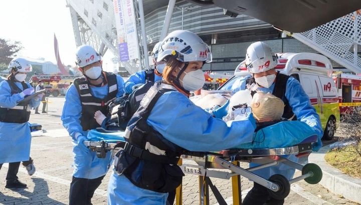 13歳少年がサッカー観戦中に熱中症で意識不明に…観客・審判・医療スタッフの連係プレーで救命