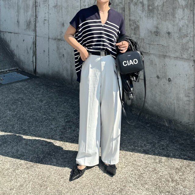 ボーダーニット×白ワイドパンツコーデ