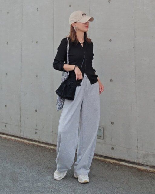 コンパクトカーディガン×スウェットワイドパンツコーデ