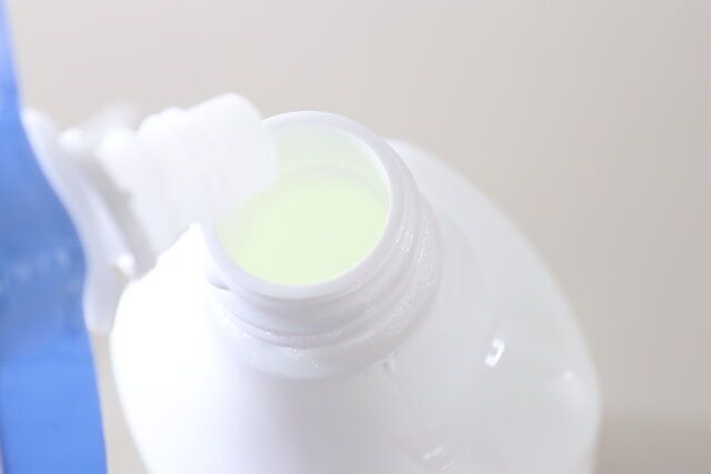 泡タイプ詰替用スプレーボトル 詰め替え作業