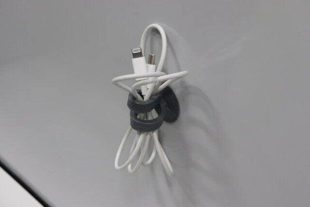 ダイソー くっつけられる形状記憶コードバンド 吸盤タイプ 1本入り