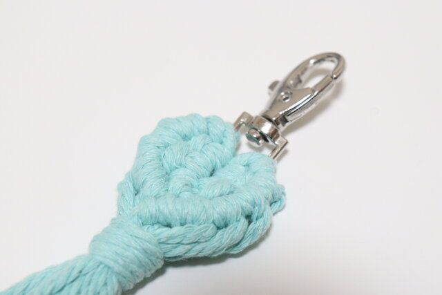 ダイソー手編み風ハートキーホルダーマクラメ編み風