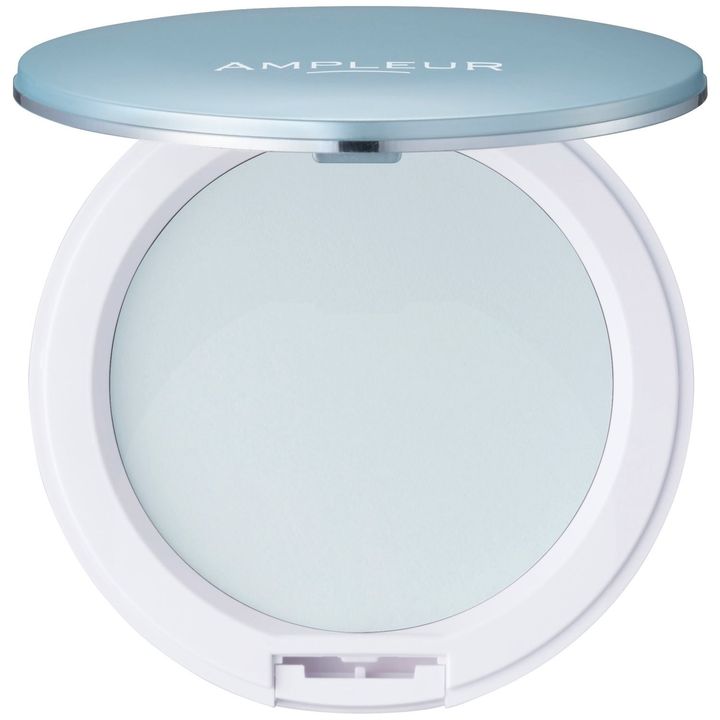 フェイスパウダー クール SPF50+・PA++++ 10g ￥5,280（4月24日より限定発売中）／アンプルール（0120-987076）