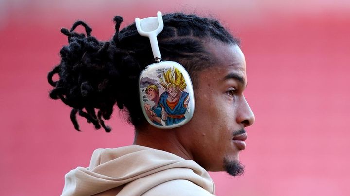 「コンビニ富士山」も激写！日本代表選手の海外同僚、来日して日本を満喫中！ドラゴンボール好きの親日だった