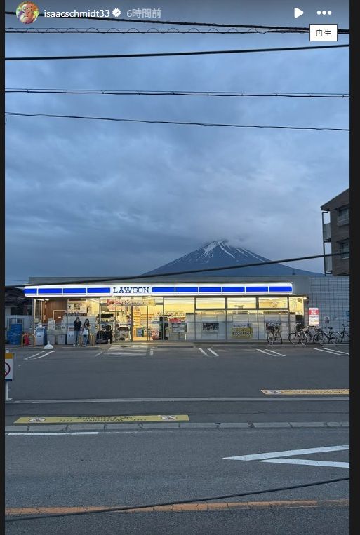 「コンビニ富士山」も激写！日本代表選手の海外同僚、来日して日本を満喫中！ドラゴンボール好きの親日だった