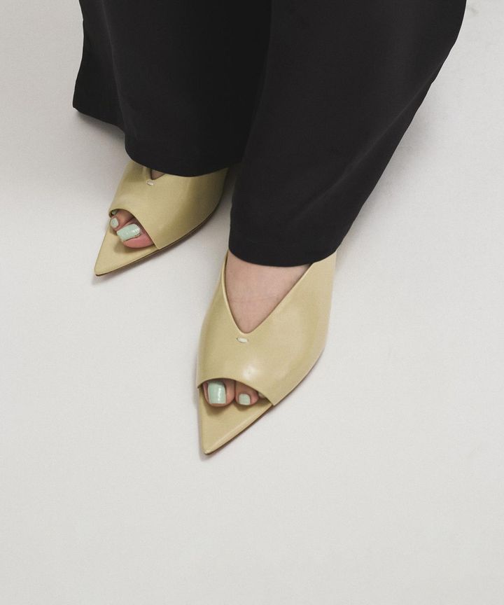 画像2: ポインテッドウェッジミュール ¥14,300 www.junonline.jp