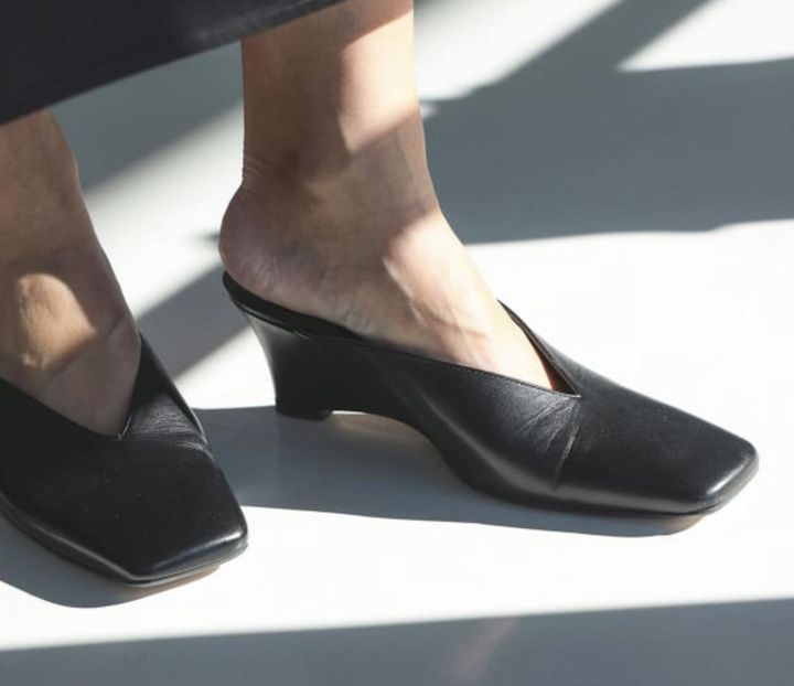 画像: レザーミュール .M￥23,100 www.beams.co.jp