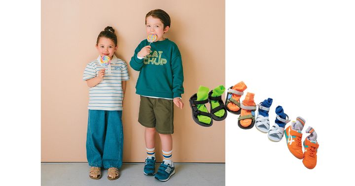 サンダルとスニーカーにソックスを合わせたコーデ