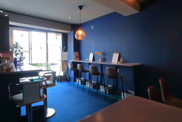 カーヴとカフェ、2つのお店でワインを日々の暮らしに。三重・伊勢「ラ カーヴ デュ クロ」＆「カフェクロ」