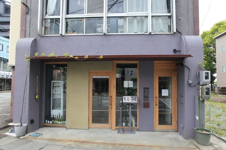 カーヴとカフェ、2つのお店でワインを日々の暮らしに。三重・伊勢「ラ カーヴ デュ クロ」＆「カフェクロ」