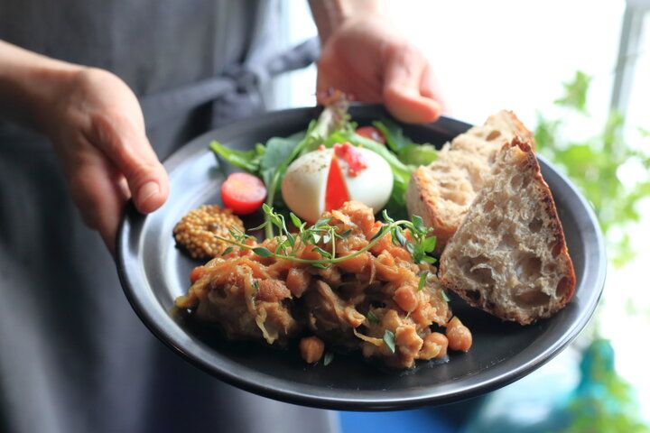 カーヴとカフェ、2つのお店でワインを日々の暮らしに。三重・伊勢「ラ カーヴ デュ クロ」＆「カフェクロ」