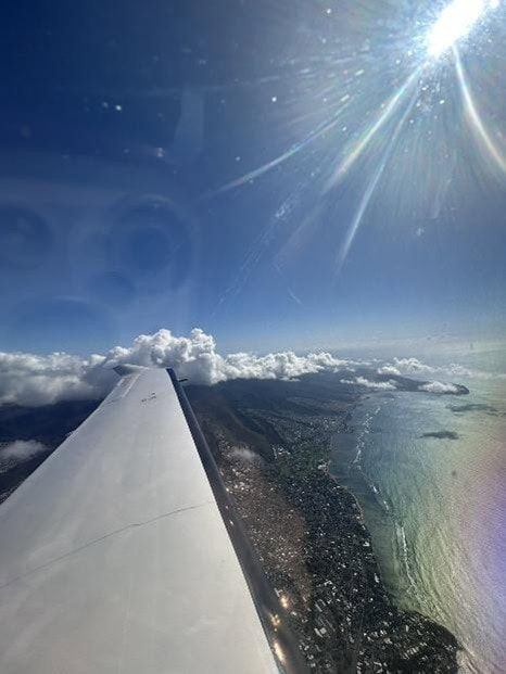 上空から眺めるオアフ島全体