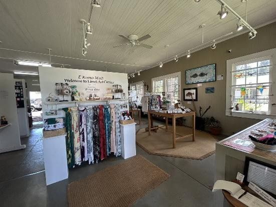 ハワイらしい店内とアイテム