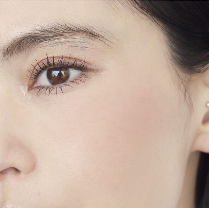 メガネに似合うチークの位置