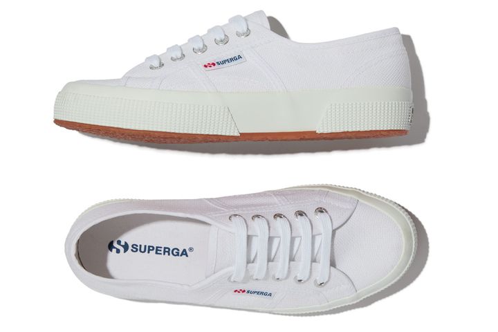 カジュアルな中に上品さが光る。一足あると便利なコートスニーカー6選