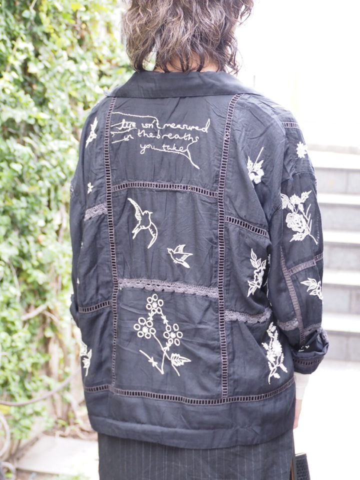 TODAYFULの刺しゅうジャケット