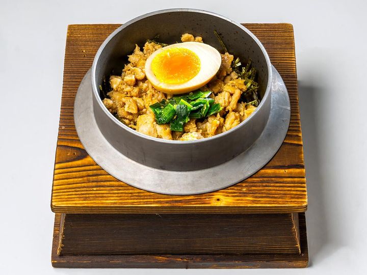 中目黒『中目黒 とりまち』の「鳥しき そぼろ窯めし」