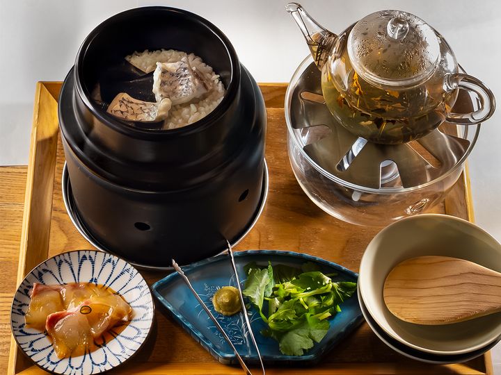 大手町『焼鳥さむしん』の「土鍋で炊く宇和島の鯛茶漬け」