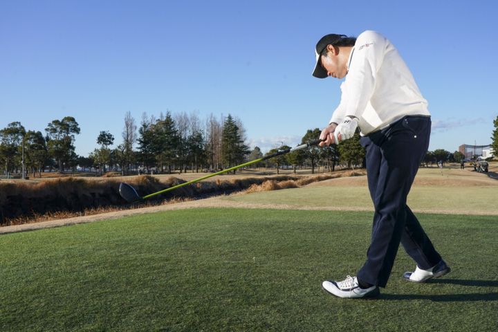 ハンドファーストで正しく打つコツ！球がつかまって曲がらない打ち方