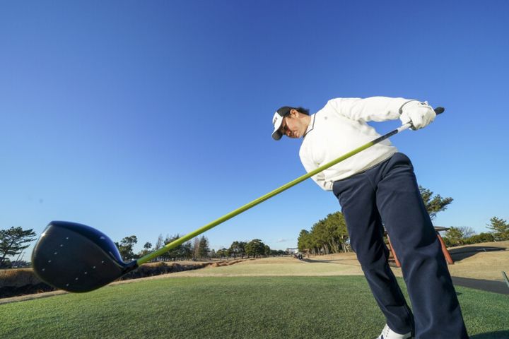 ハンドファーストで正しく打つコツ！球がつかまって曲がらない打ち方