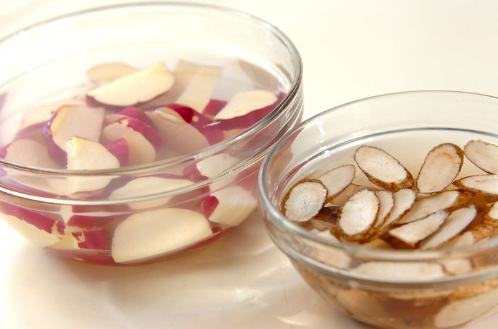 サツマイモとゴボウのみそ汁の下準備1