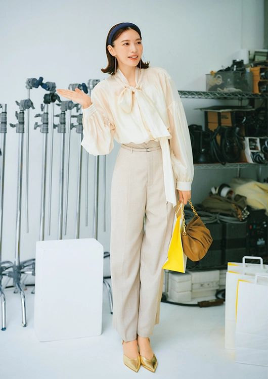 ブラウス×パンツのきれいめ通勤コーデ