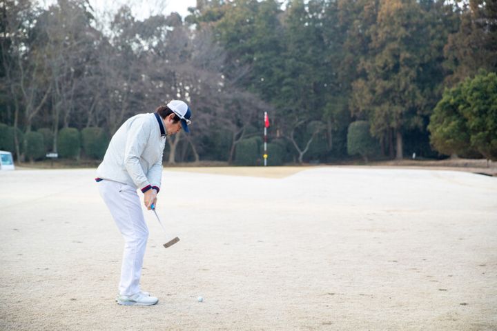 アプローチが難しいならパターを使ってみて！“パター名人”が状況別に解説