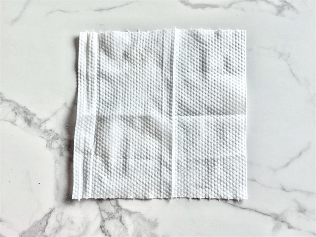 カットしたクレンジングタオル