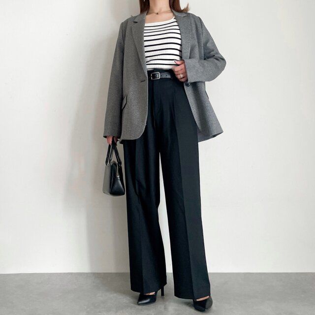 抜け感のあるラフなオフィスコーデ