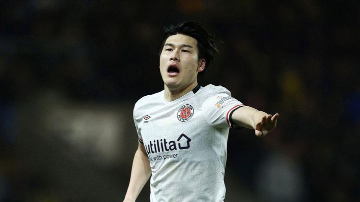 26歳日本代表DFはイングランドを去るべき？現地ファンは「自信を失っている」「過酷な試合に耐えられない…」