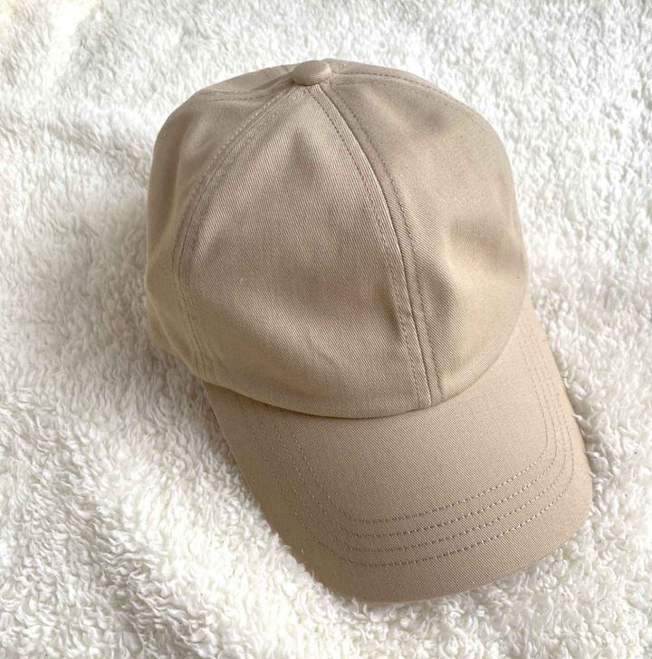 画像: ベージュのシンプルデザイン