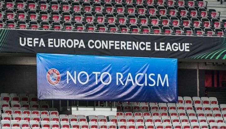 人種差別や暴力行為で複数試合が中断・中止に…「40年でこんなことは初めて。本当に辛い」