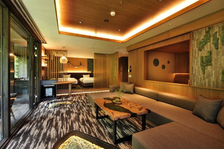 苔スイートルームのリビングルーム