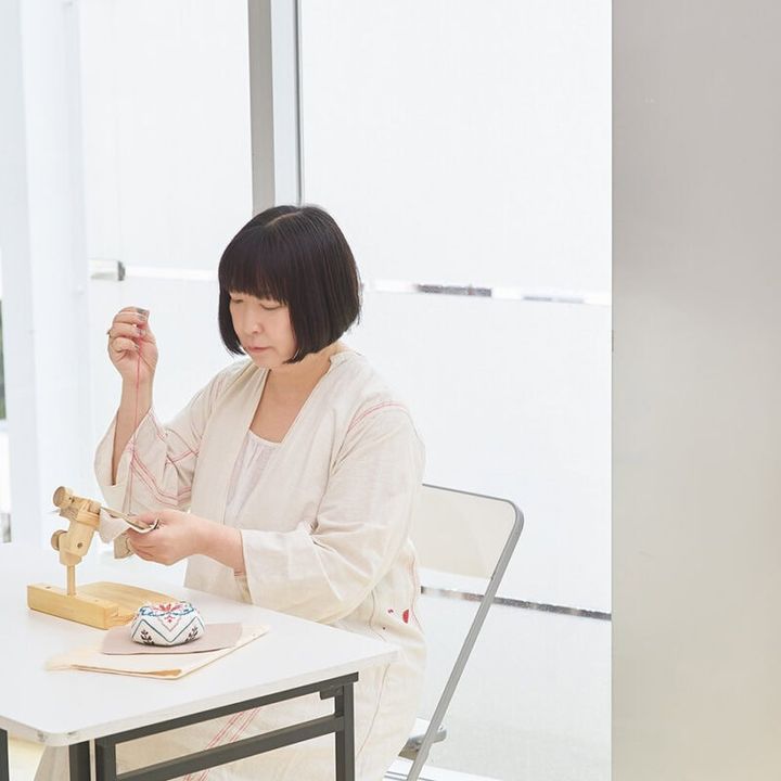 スタイリスト 平井律子さん 弊誌をはじめ女性誌のファッション特集やカタログ、広告、俳優のスタイリングも手がける。体形を問わない大人の着こなし術が人気。