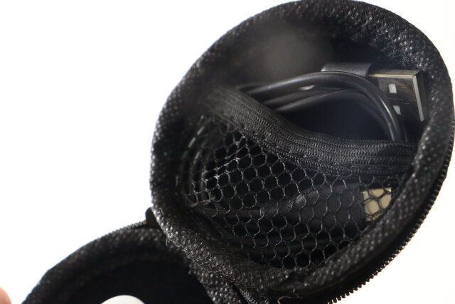 ダイソー イヤホンケース 丸形 メッシュポケット