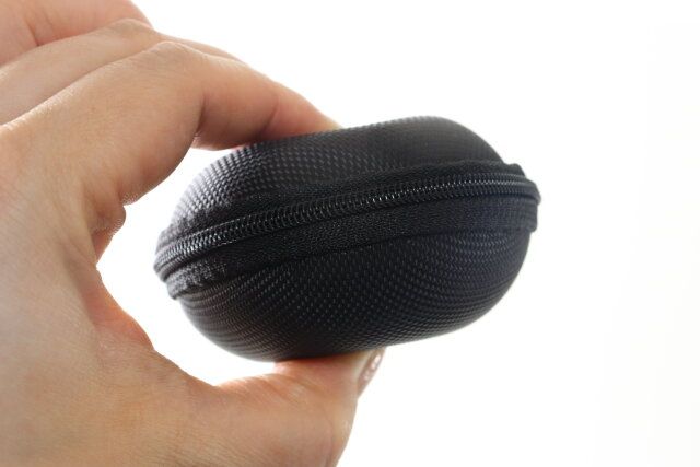 ダイソー イヤホンケース 丸形 硬さ