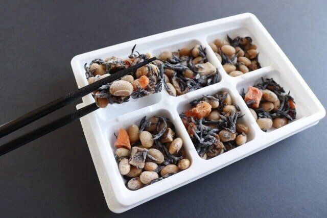 ダイソーの取り出しやすいキューブトレー 小分け式