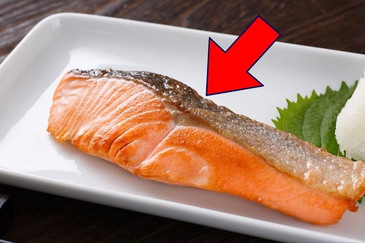 焼き鮭の「皮」食べる？ 食べない？