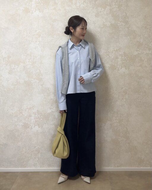 ワイドトラウザージーンズで大人カジュアルコーデ