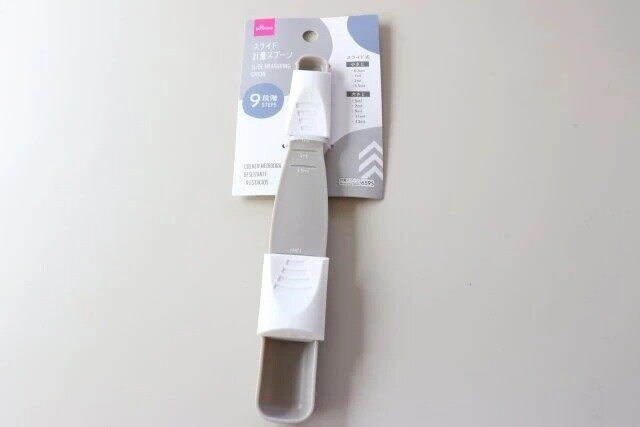 ダイソーのスライド計量スプーン（9段階）のパッケージ