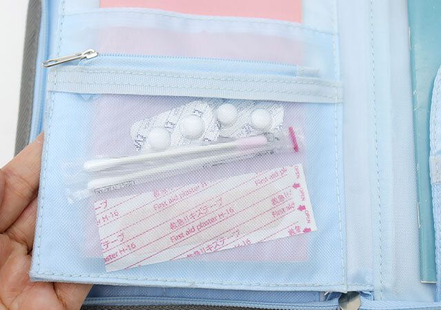 宝島社日本調剤監修お薬手帳ケースファスナーメッシュポケット