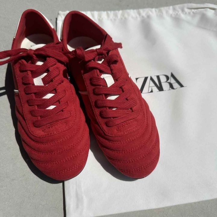 ♡出品 パッと目を惹く「赤スニーカー」にキュン♡【ZARA】6,590円