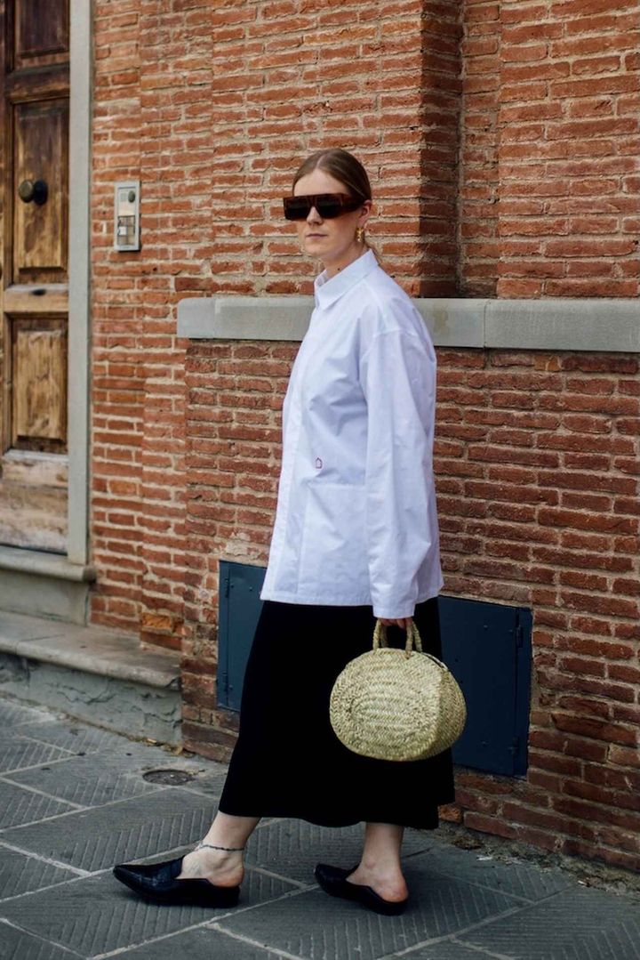 画像: モダンな装いをカゴバッグでフレッシュに