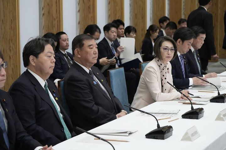 就職氷河期世代への支援策を検討する関係閣僚会議＝2025年4月25日午前、首相官邸