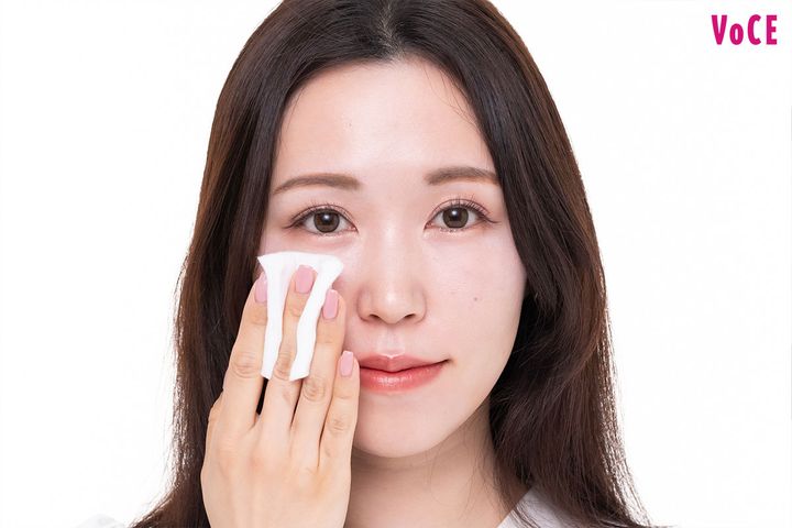 【日焼け止めの正しい塗り直し方】メイクの上から手軽に直せるコツとおすすめコスメ⚫15選