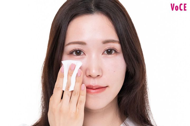 【日焼け止めの正しい塗り直し方】メイクの上から手軽に直せるコツとおすすめコスメ⚫15選