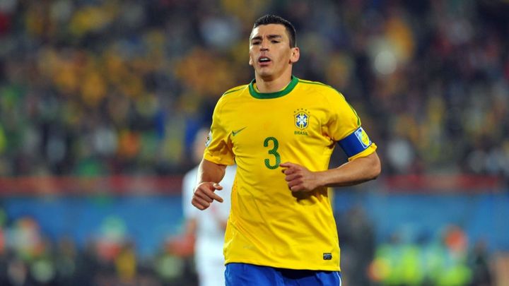 暖炉爆発で『身体の18％』を大やけどした元代表レジェンド、妻が回復を報告