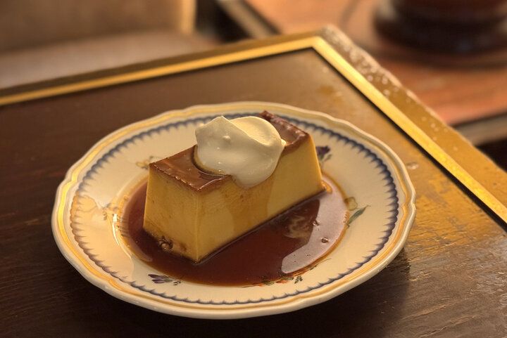 レトロ喫茶で味わう本格ネルドリップでくつろぎの珈琲時間を。四ツ谷「かふぇ ぺしゃわーる」