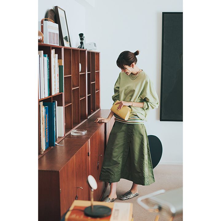 ミリタリーカラーもスカートコーデなら女っぽく昇華